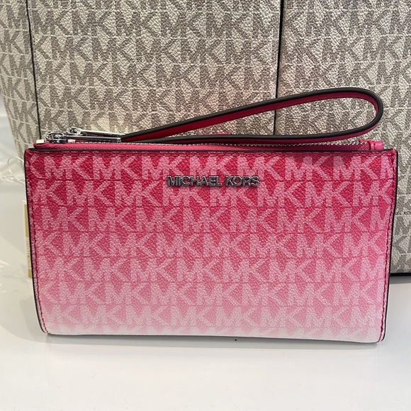 MICHAEL KORS
Jet Set Large Logo Signature Double-Zip Wristlet-Wallet-Phone Case - Picture 16 of 16